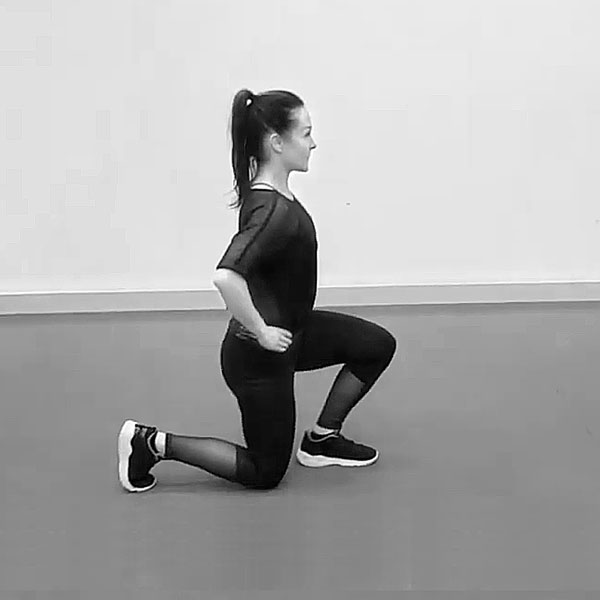 Askelkyykkykävely lyhyellä askeleella - Kahvakuula - Treeniliike - Liikepankki - Saliohjelma - Kuntosaliohjelma