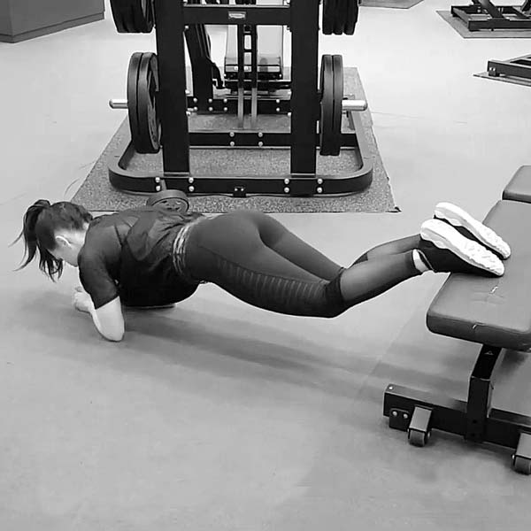 Etureisipunnerrus penkillä - Kahvakuula - Paritreeni - Kahvakuula - Treeniliike - Liikepankki - Saliohjelma - Kuntosaliohjelma