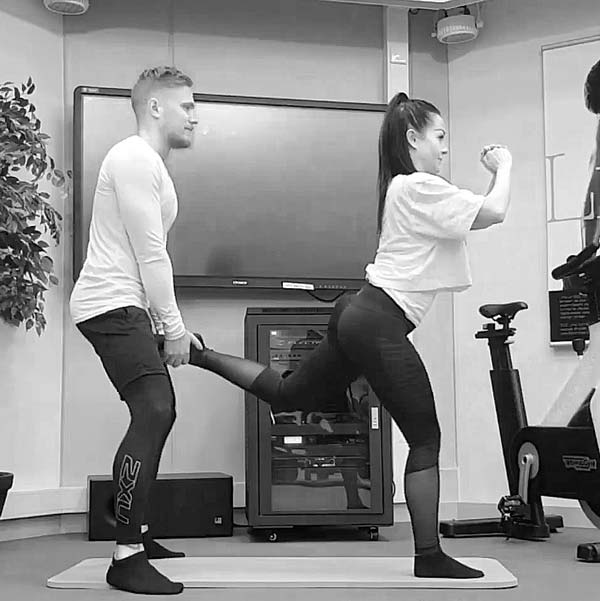 Kyykky - Askelkyykky - Paritreeni - Treeniliike - Liikepankki - Saliohjelma - Kuntosaliohjelma