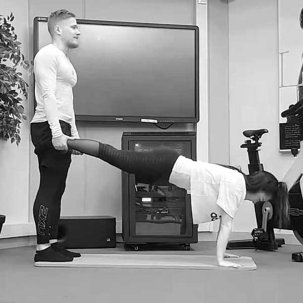 Kyykky - Etunojapunnerrus - Paritreeni - Treeniliike - Liikepankki - Saliohjelma - Kuntosaliohjelma