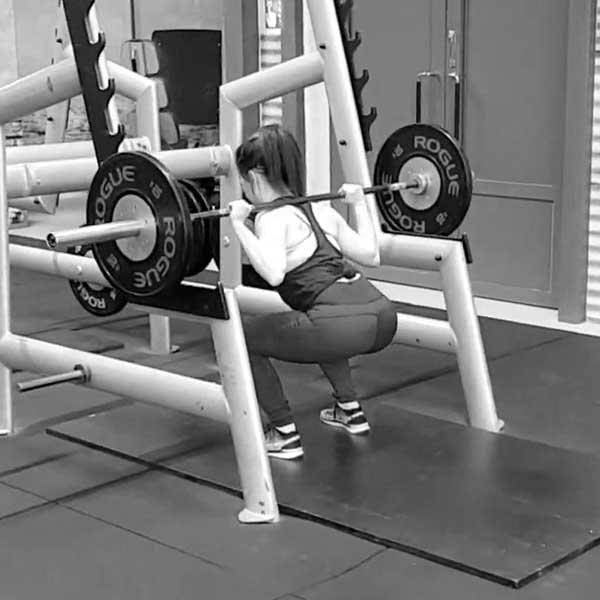 Kyykky tangolla - Treeniliike - Liikepankki - Saliohjelma - Kuntosaliohjelma