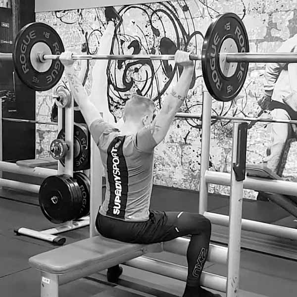 Pystypunnerrus niskan takaa - Saliohjelma - Treeniliike - Liikepankki - Saliohjelma - Kuntosaliohjelma