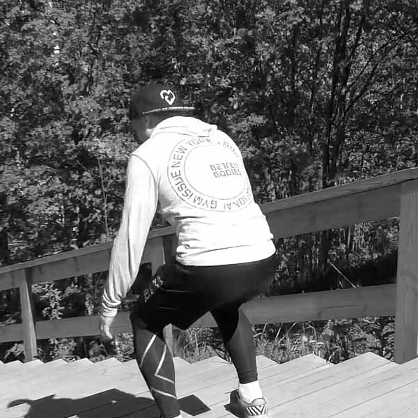 Tasajalkahyppy takaperin portaissa - Portaat - Saliohjelma - Treeniliike - Liikepankki - Saliohjelma - Kuntosaliohjelma