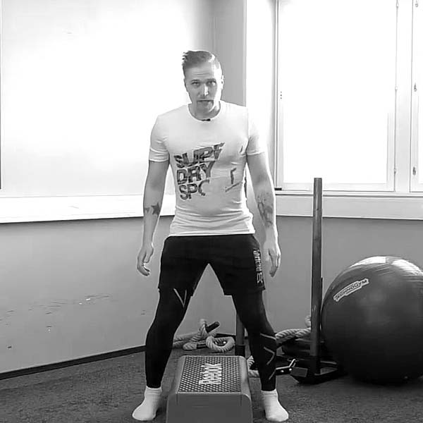 Tiputushyppy stepperillä - Saliohjelma - Treeniliike - Liikepankki - Saliohjelma - Kuntosaliohjelma